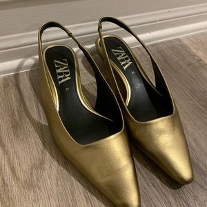 Slingback leather heels in gold